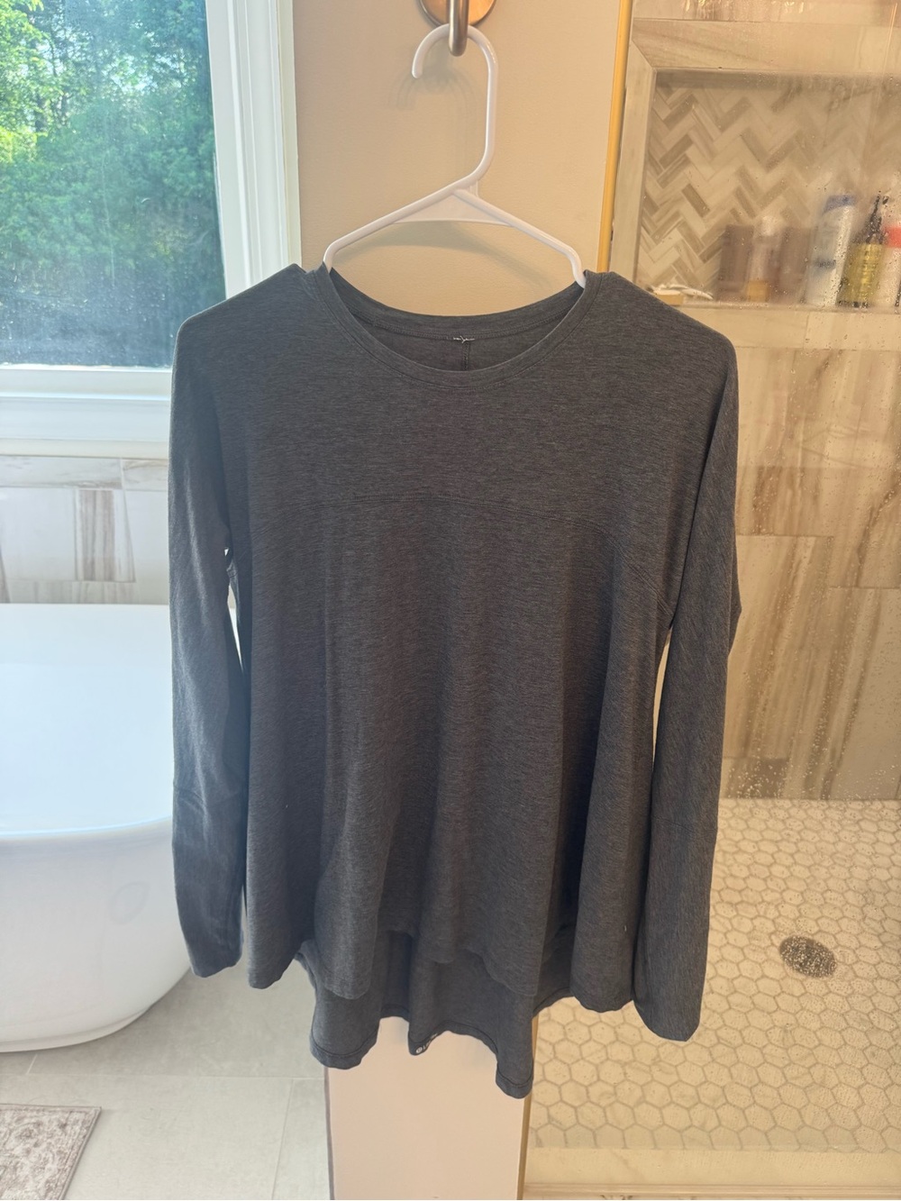lululemon athletica high/low Long Sleeve Crew Top in Dark Gray- Size 6/8